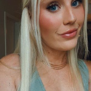 Meet your Posher, Chloe